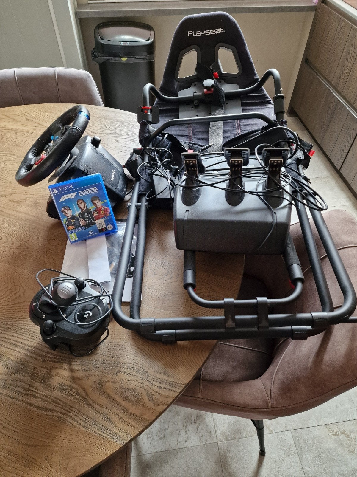 Playseat met Logitech G29 racestuur en F1 2021 game, Spelcomputers en Games, Ophalen, Zo goed als nieuw, Zwart, Met games