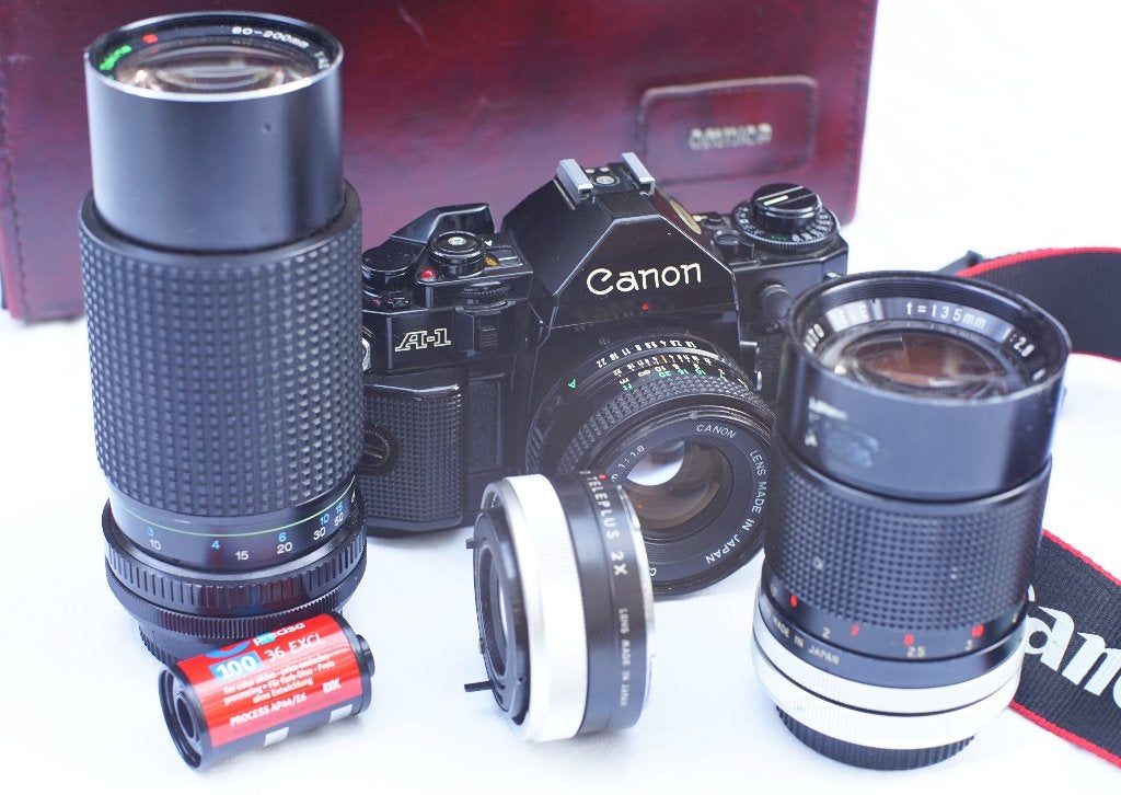 Canon A1 en Canon FD 1.8/50 ”New FD” + 3 lenzen (FD mount), Audio, Tv en Foto, Ophalen of Verzenden, Compact, Overige Merken