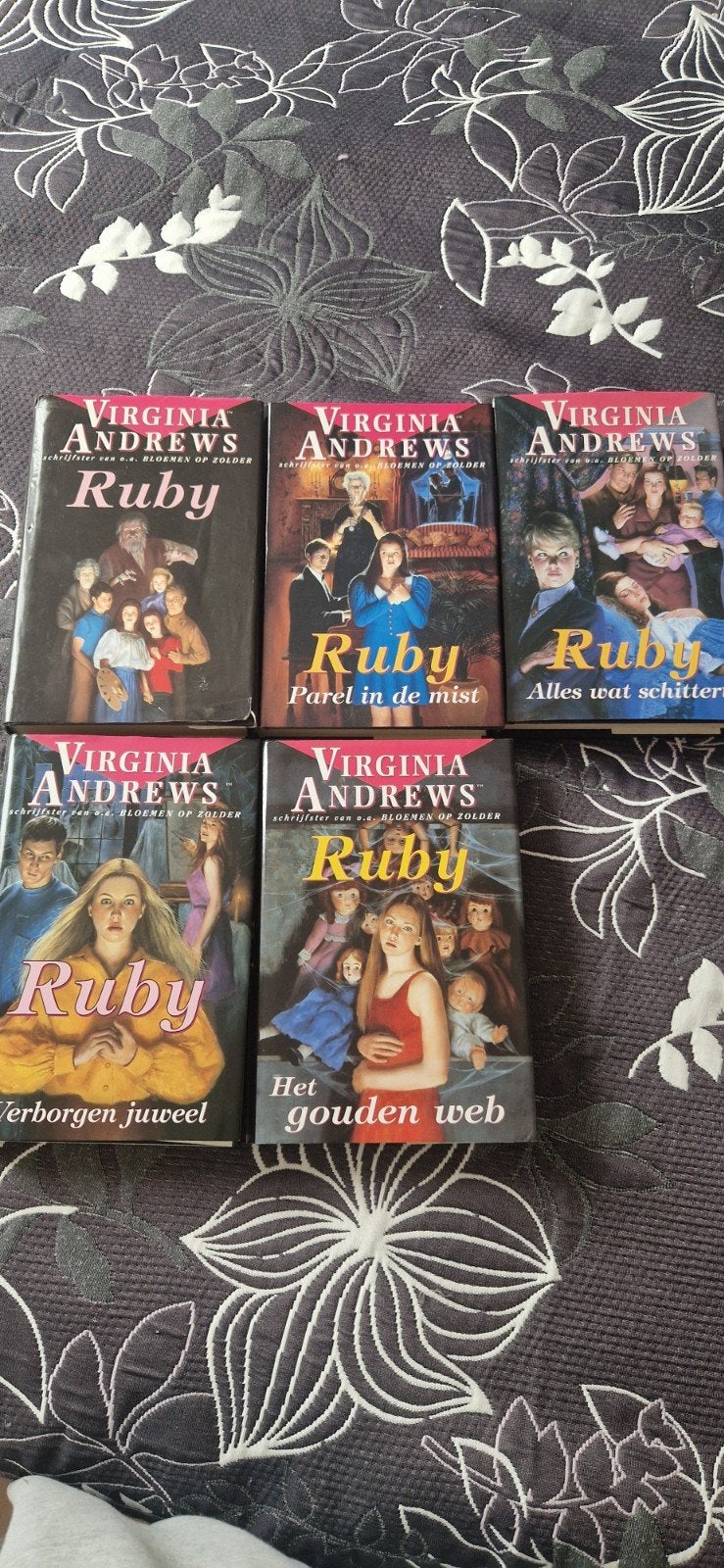Virginia Andrews Ruby Serie - 5 boeken, Ophalen of Verzenden, Gelezen, Virginia Andrews, Nederland
