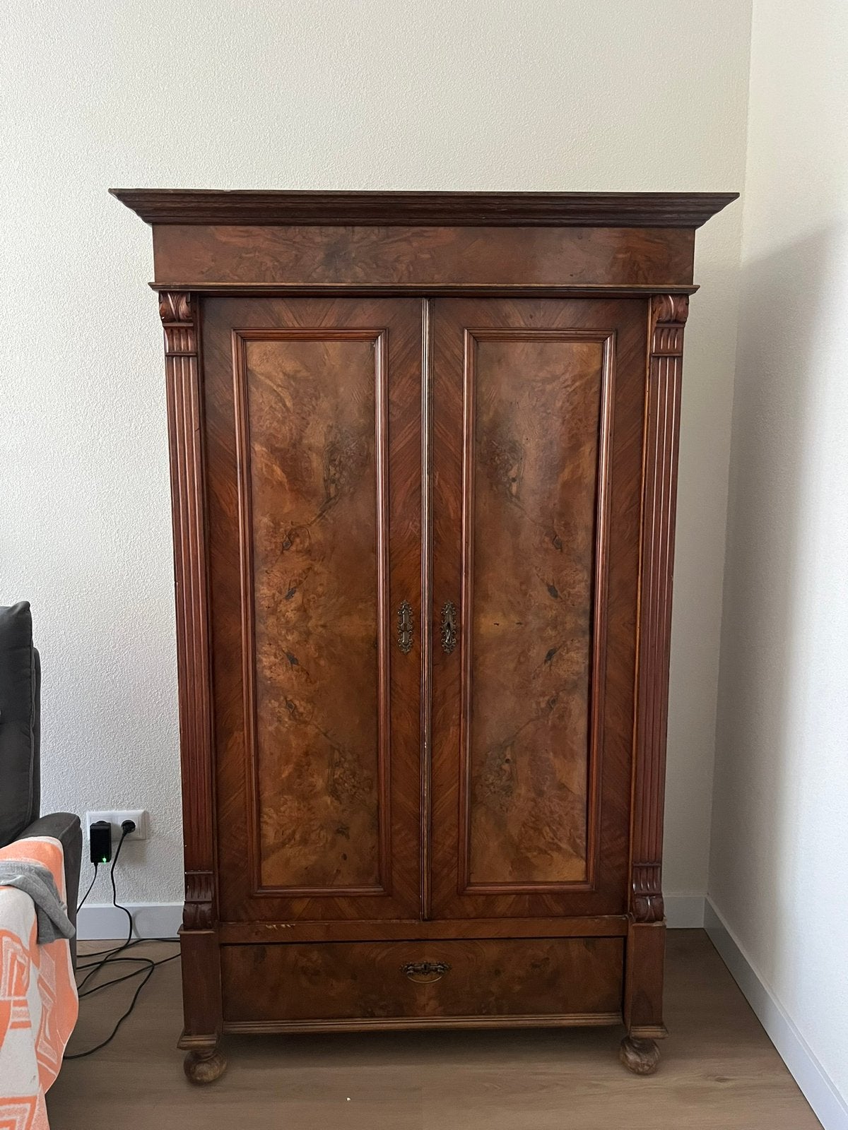 Biedermeier kast, Ophalen
