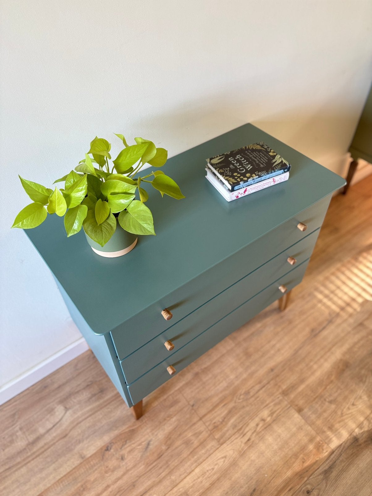 Foto 8 van Vintage Eucalyptusgroene Ladekast