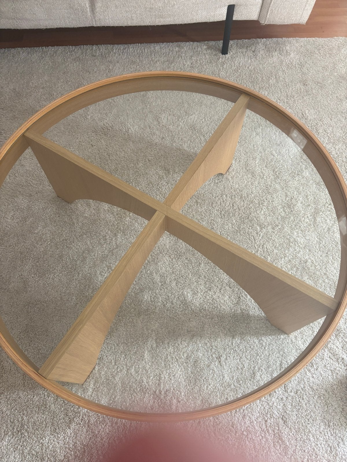 Ronde salontafel met glazen blad en houten onderstel, Gebruikt, Rond, Glas, 5 – 50