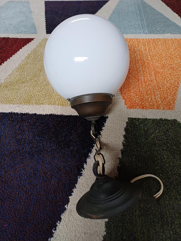 Bol lamp, melkglas, metaal, Antiek en Kunst, Antiek | Lampen, Ophalen