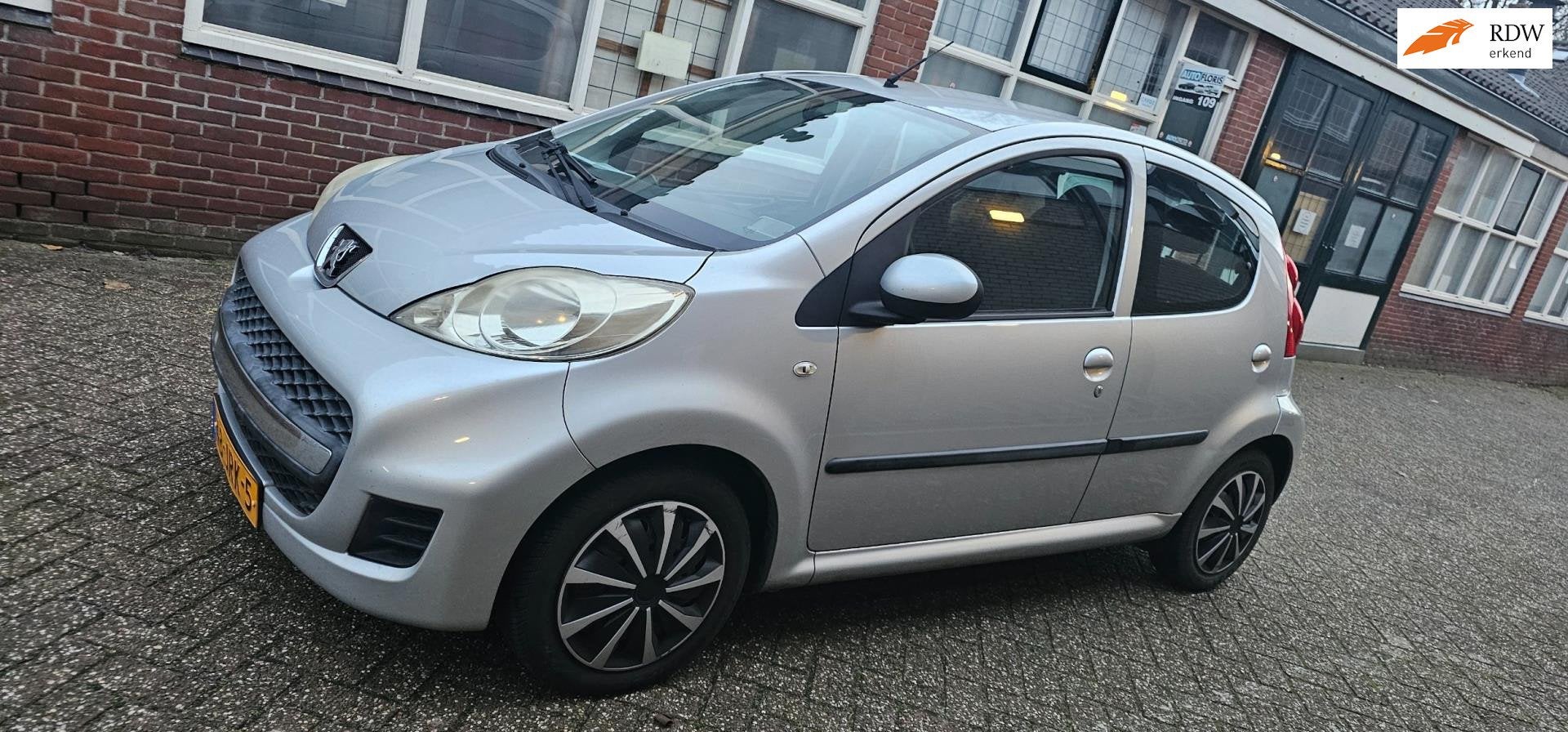 Peugeot 107 1.0-12V Sublime 5drs airco lage kms, Voorwielaandrijving, Gebruikt, 4 stoelen, Origineel Nederlands