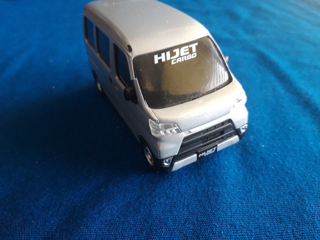 Daihatsu HiJet Cargo zilvergrijs - plastic model, Ophalen of Verzenden, Zo goed als nieuw, Auto, Overige merken