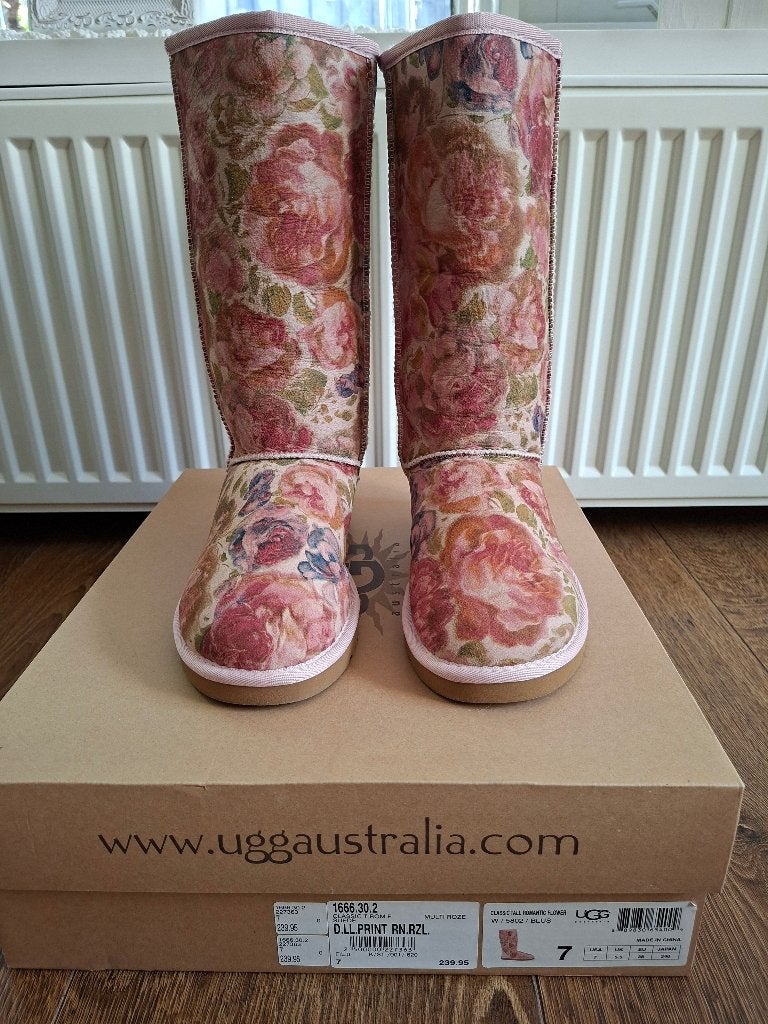 UGG classic tall Romantic Flower limited edition maat 7 / 38, Hoge laarzen, UGG, Verzenden, Nieuw
