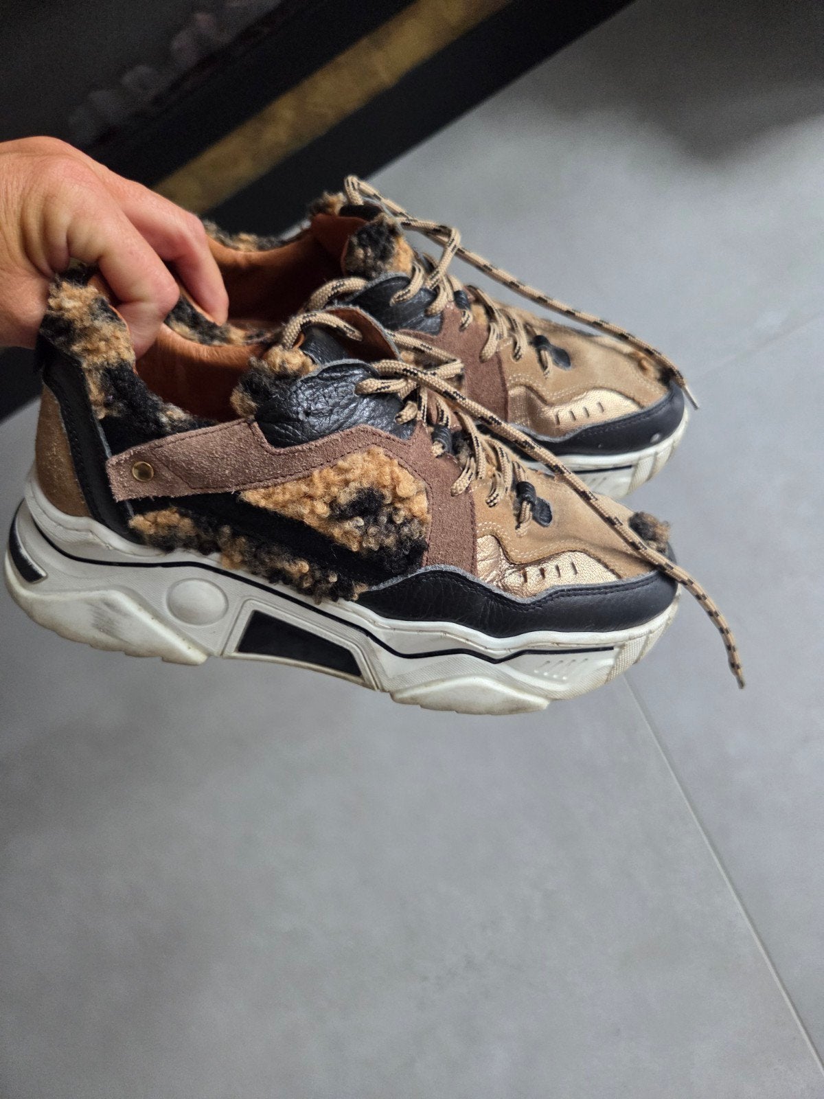 DWRS sneakers maat 39 met bont vachtje, DWRS, Bruin, Ophalen of Verzenden, Sneakers of Gympen