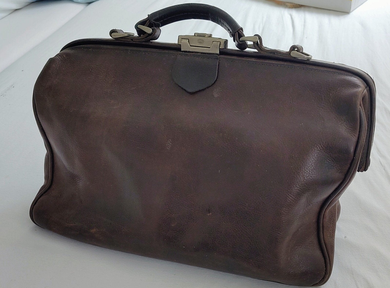 Fred de la Bretognaire dokterstas/reistas, Sieraden, Tassen en Uiterlijk, Ophalen, 40 tot 60 cm, Gebruikt, 20 tot 30 cm