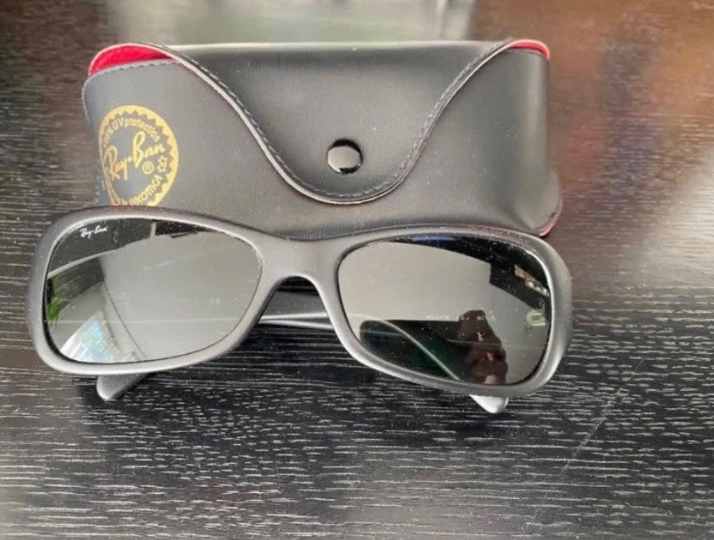 RayBan dames zonnebril. Nieuw in koker., Sieraden, Tassen en Uiterlijk, Ophalen of Verzenden, Nieuw, Zwart, Ray-Ban