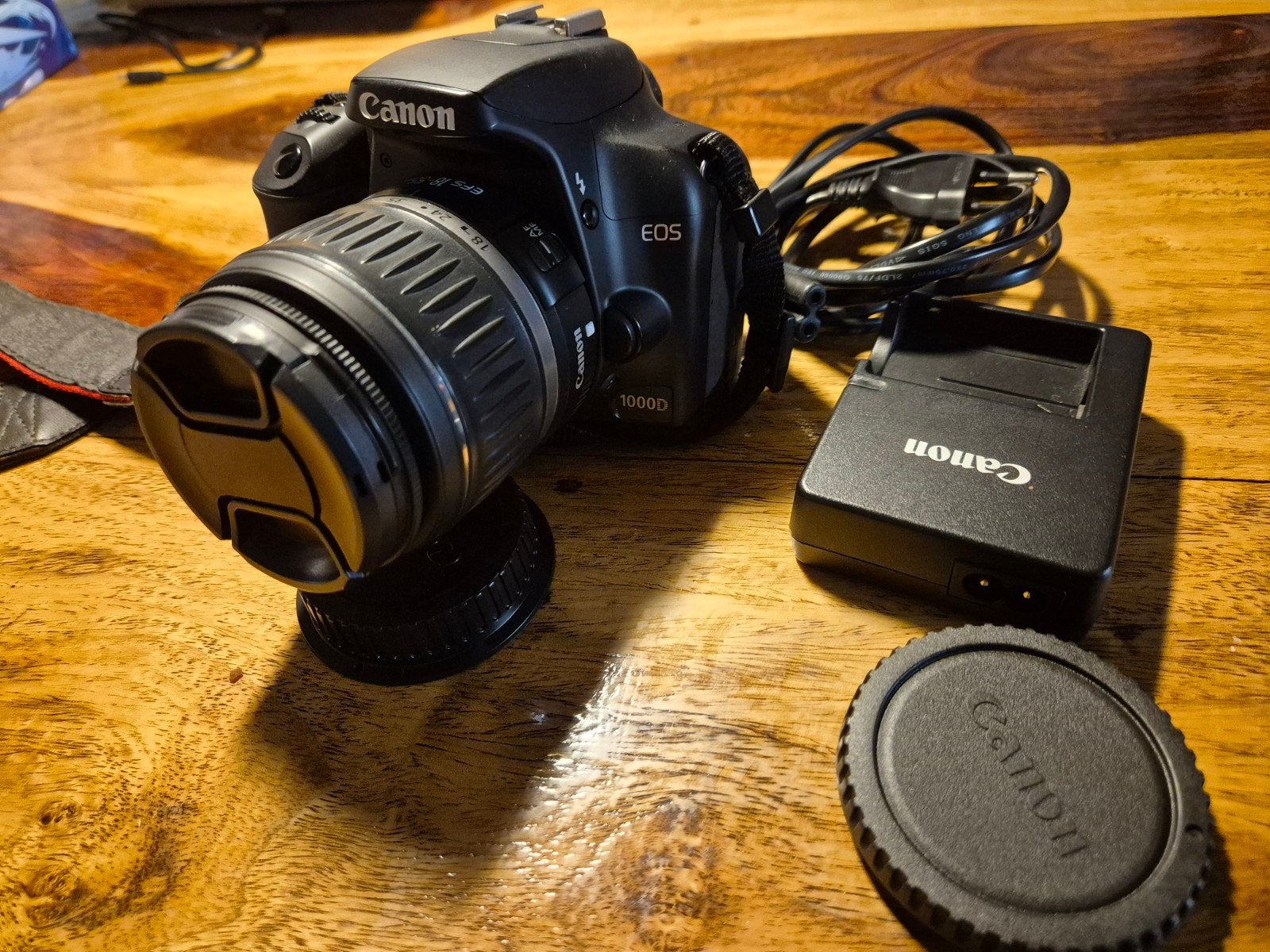 Canon EOS 1000D Spiegelreflexcamera met lens en oplader, Ingebouwde flitser, Accu, Gebruikt, Spiegelreflex