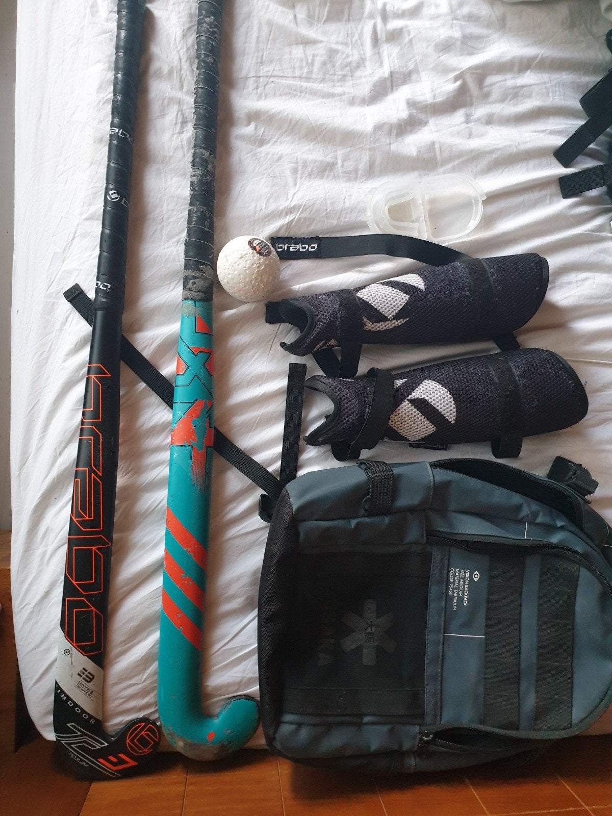 Hockey spullen tas, 5 sticks, beugel, scheenbeschermers jeug, Ophalen, Tas
