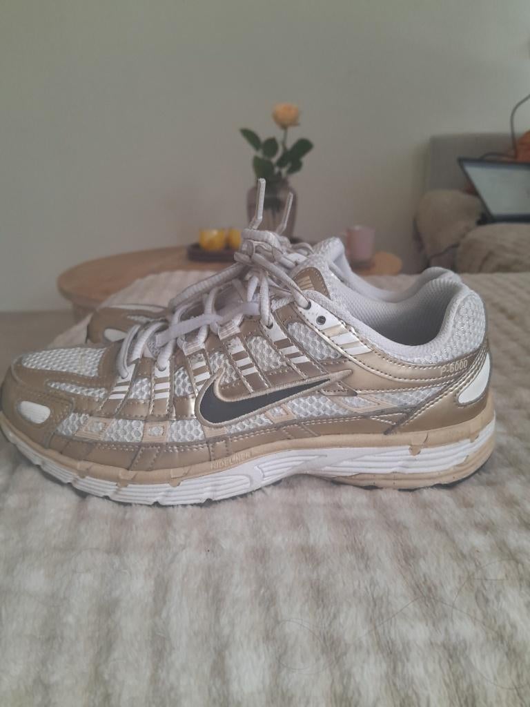Als nieuwe nike sneakers P6000,koopje!!, Ophalen, Zo goed als nieuw, Overige kleuren, Sneakers of Gympen