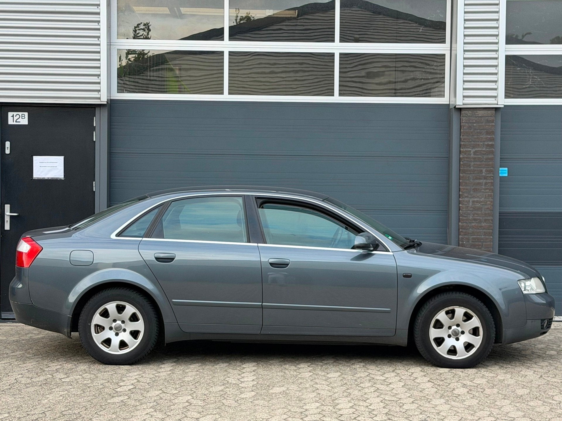 Audi A4 Limousine 2.0 CLIMA CRUISE APK, Auto's, Stof, Gebruikt, Zwart, 4 cilinders