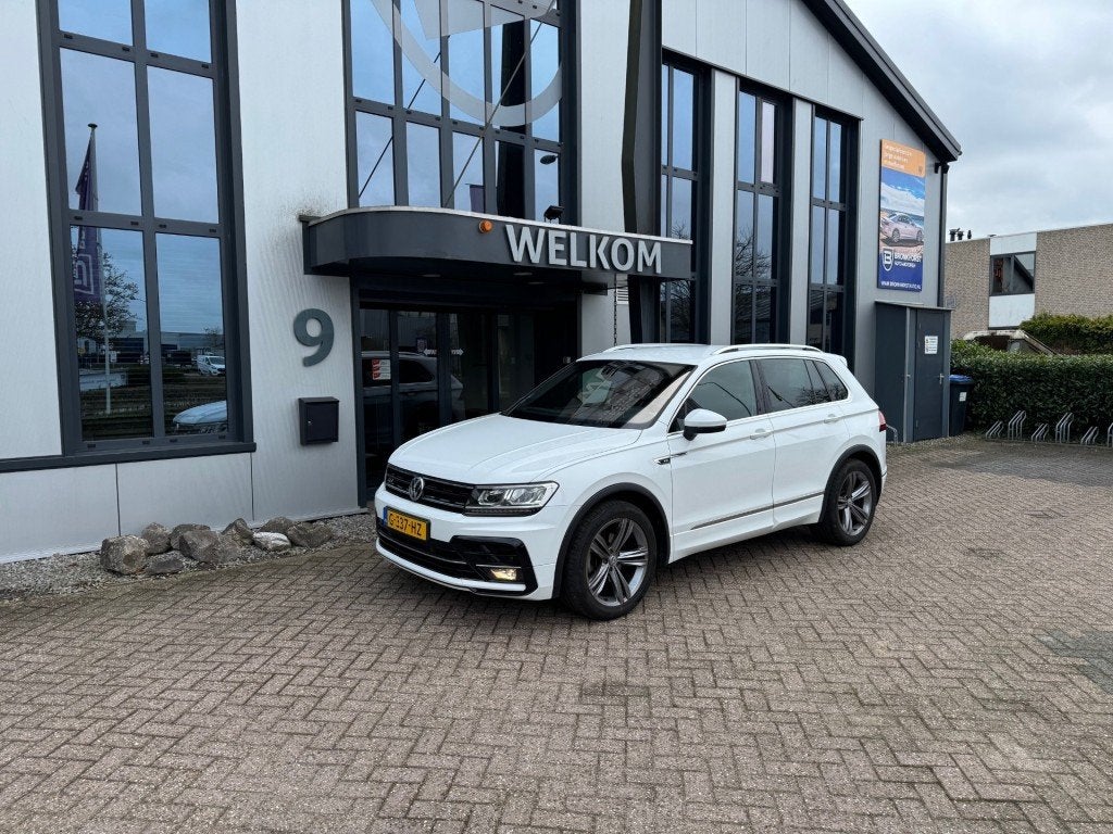 Volkswagen TIGUAN 1.5 TSI ACT R-Line 131PK Navi, Climatcntrl, Voorwielaandrijving, Euro 6, 4 cilinders, Wit