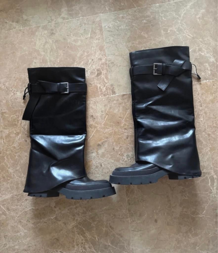 Te koop laarzen van de zara, maat 39., Hoge laarzen, Zwart, Ophalen of Verzenden, Zo goed als nieuw