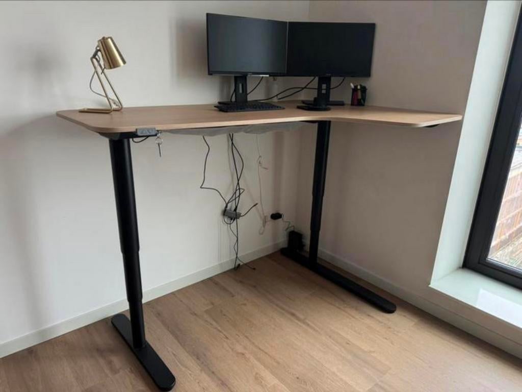 IKEA Bekant Elektrisch Zit-Sta Bureau + Groene Bureaustoel, Huis en Inrichting, Bureaus, Zo goed als nieuw, Zit-sta bureau, IKEA
