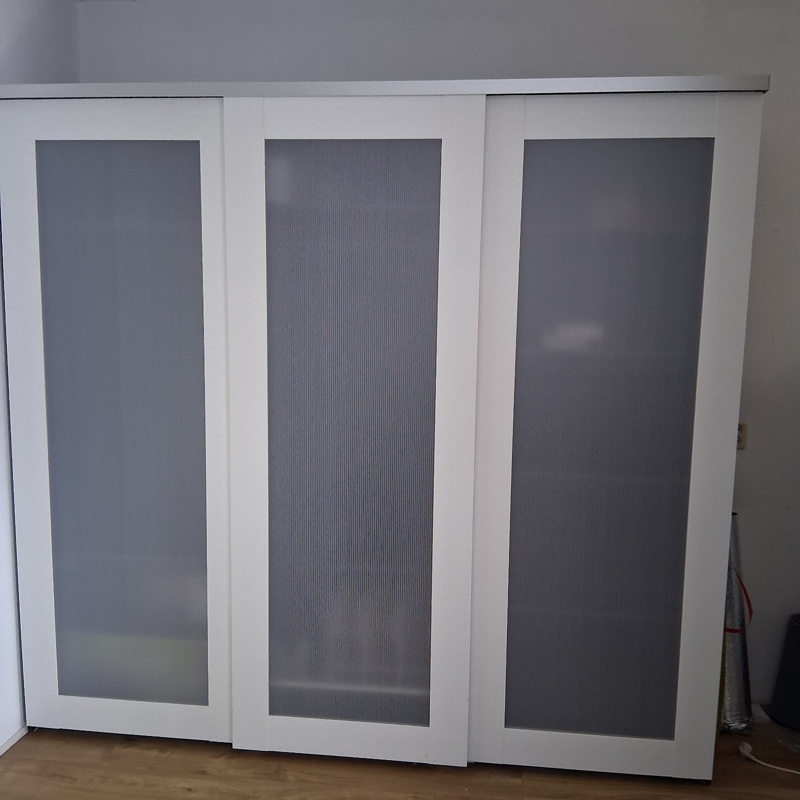 IKEA PAX kledingkast met schuifdeuren en planken, Gebruikt, Met plank(en), 150 tot 200 cm, Ophalen of Verzenden