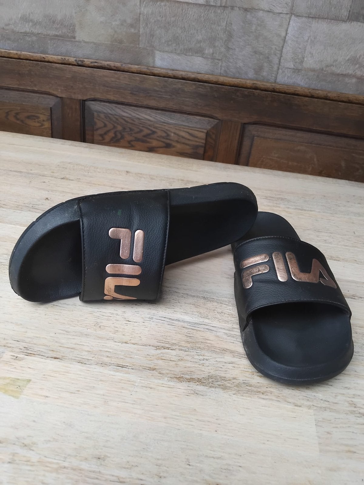 Fila badslippers maat 41 - Zo goed als nieuw, Ophalen, Zo goed als nieuw, Zwart, Overige typen