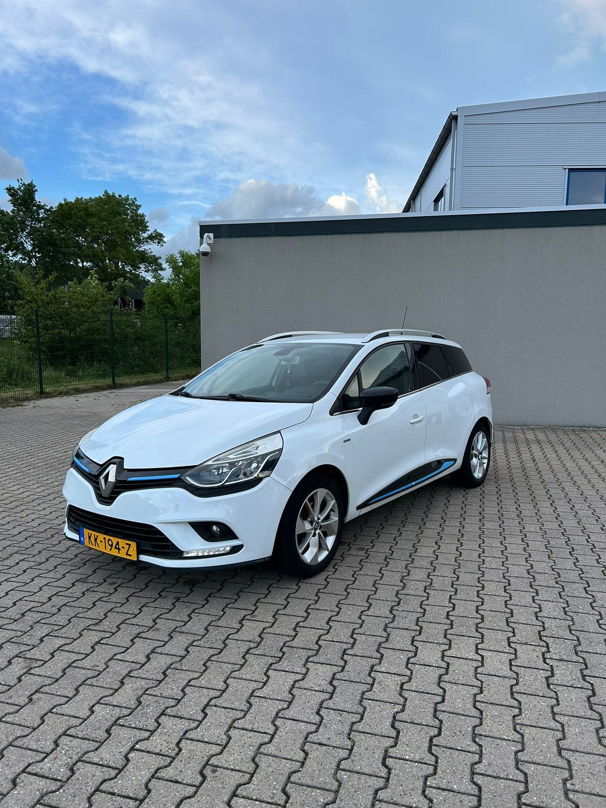 Renault Clio 0.9 TCE 90 Estate 2016 Wit APK 2027, Auto's, Voorwielaandrijving, 898 cc, 1063 kg, 580 kg