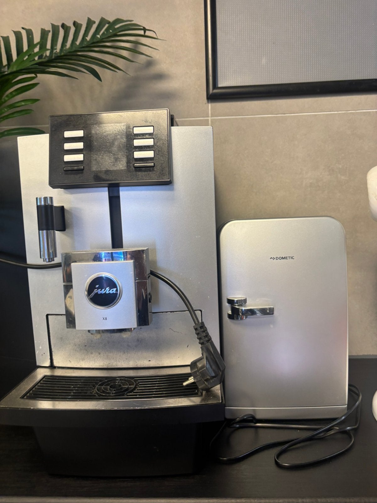 Jura x8 met koelkast, Ophalen, Gebruikt, 10 kopjes of meer, Koffiemachine