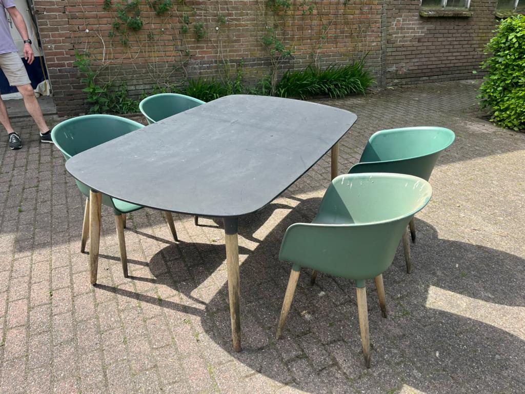Tuinset: Zwarte tafel met groene kuipstoelen, Ophalen, 4 zitplaatsen, Gebruikt, Eettafel