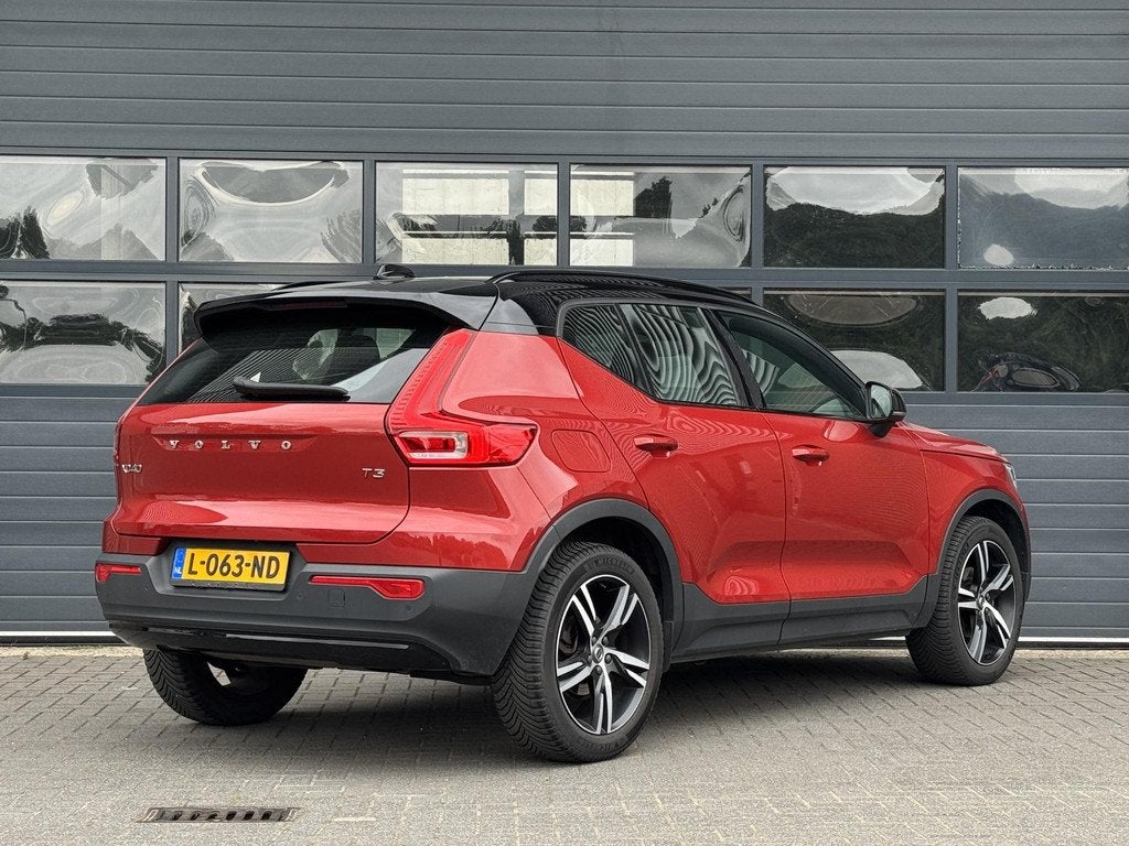 VOLVO XC40 1.5 T3 R-DESIGN I WINTERPAKKET I HARMAN KARDON I, Auto's, Volvo, Lichtsensor, Gebruikt, Overige kleuren, Met garantie (alle)