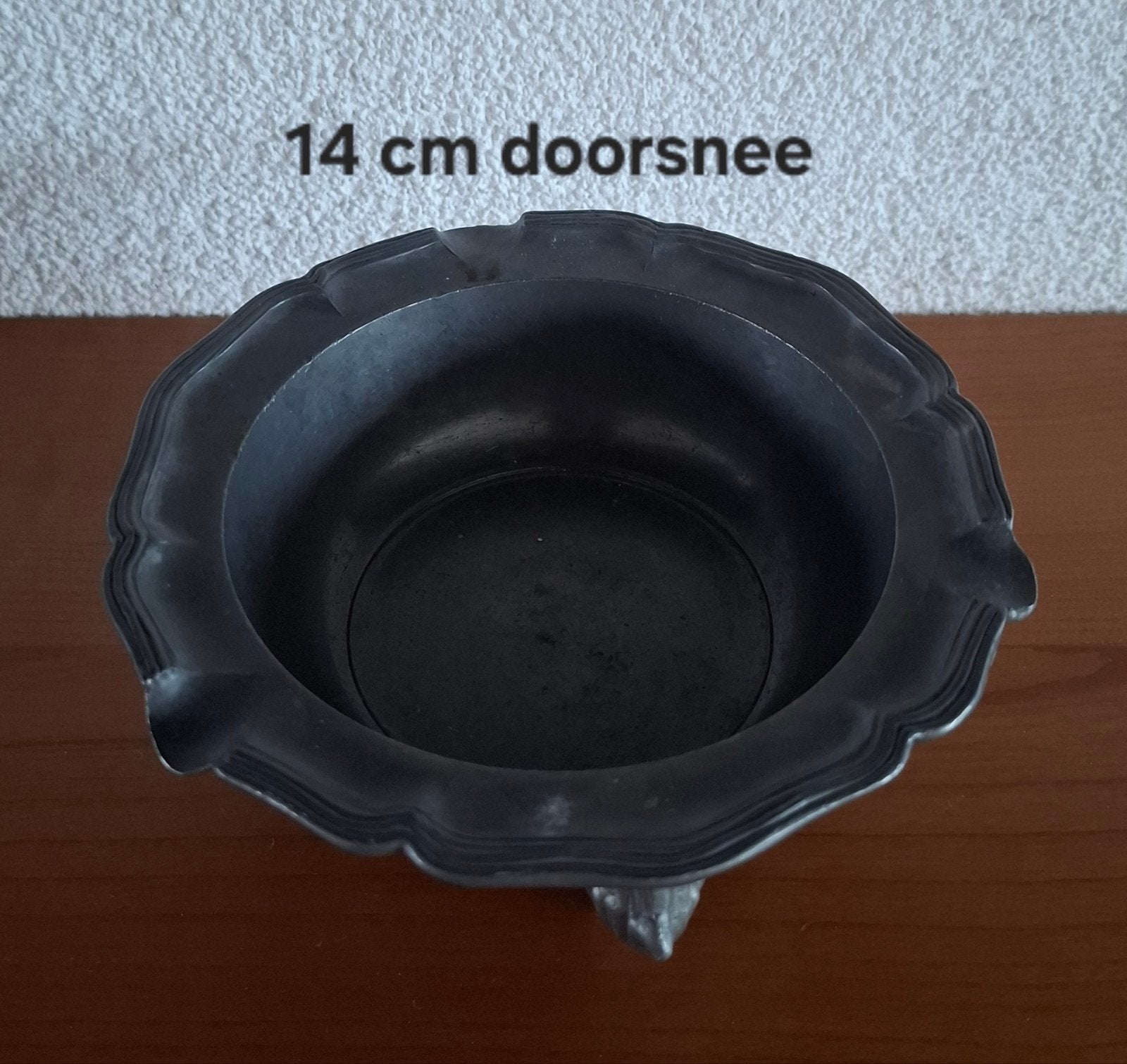 Tinnen Asbak op pootjes. Met engel stempel. 14cm. Bieden, Antiek en Kunst, Antiek | Schalen, Ophalen of Verzenden