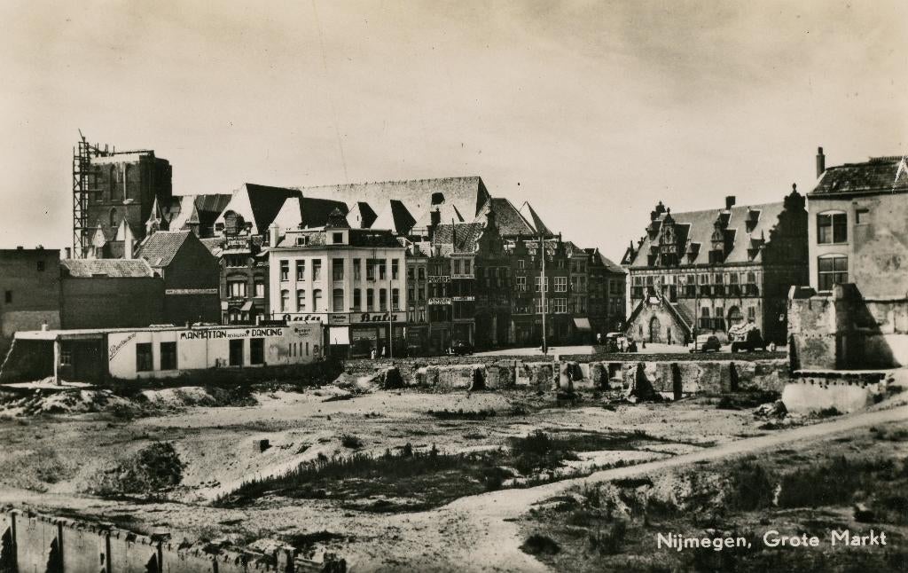 Fotokaart Nijmegen Grote Markt Oorlogsschade Noodgebouwen, Verzenden, 1940 tot 1960, Ongelopen, Gelderland