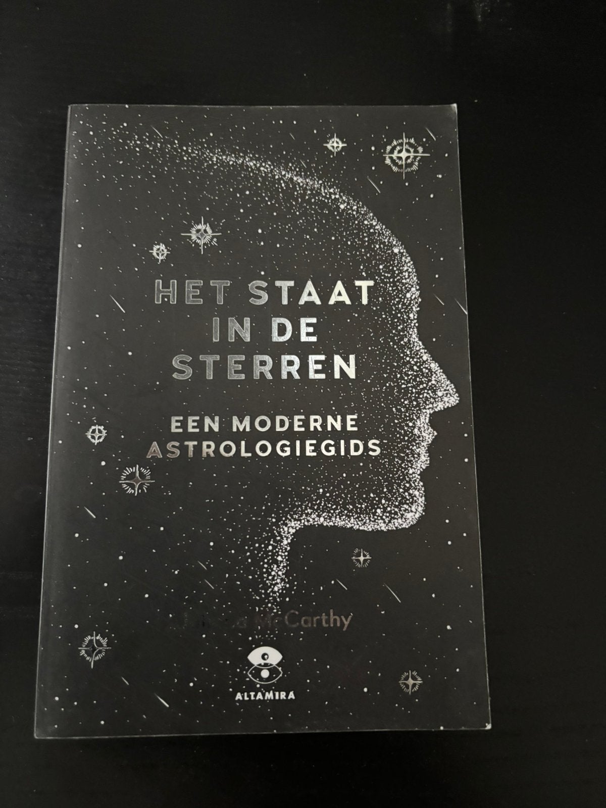 Het staat in de sterren Juliana McCarthy, Ophalen of Verzenden, Zo goed als nieuw, Achtergrond en Informatie