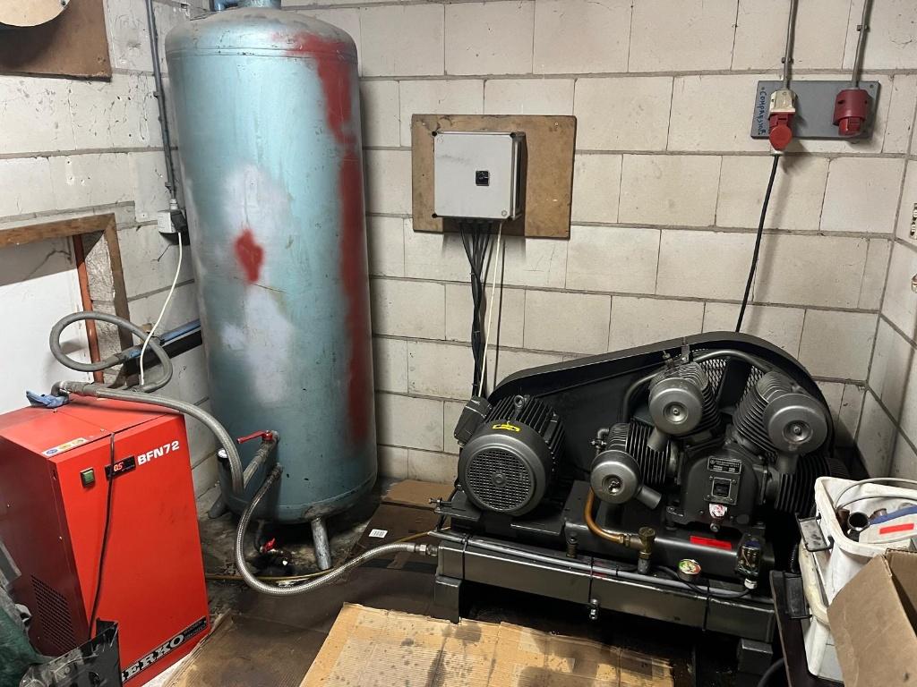 Complete industriële compressorinstallatie, Ophalen, Gebruikt, 800 liter/min of meer, 6 tot 10 bar