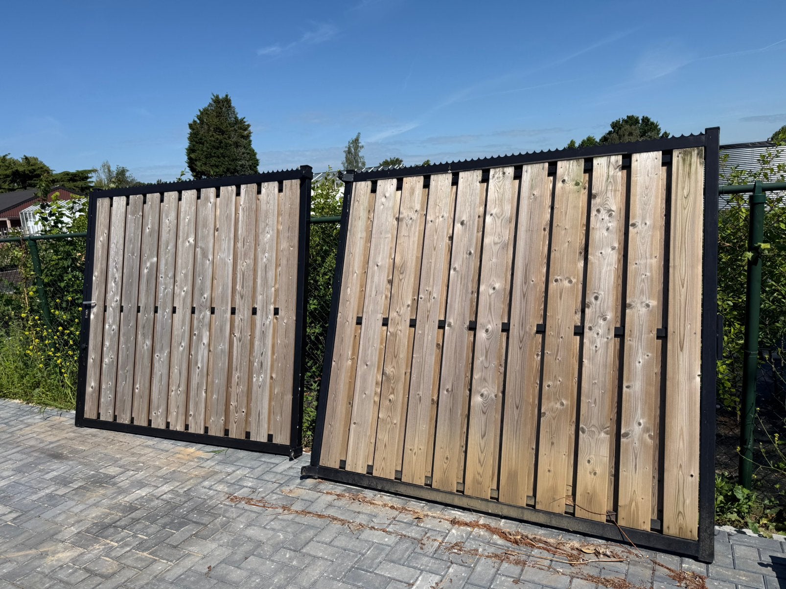 Nette dubbele poort 4m. staal-hout, Tuin en Terras, Tuinpoorten, Ophalen, Zo goed als nieuw, 150 tot 200 cm, Hout