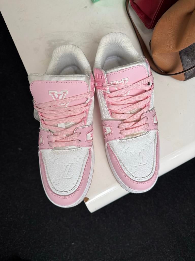 Sneakers LV te koop, Ophalen of Verzenden, Zo goed als nieuw, Schoenen