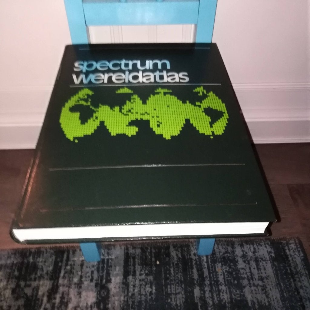 Spectrum Wereldatlas uitgebreid cartografisch naslagwerk., Boeken, Ophalen, Gelezen, 1800 tot 2000, Overige atlassen