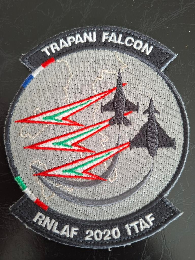 Patch F-16 RNLAF 312 sqn Trapani Falcon 2020 Italië, Ophalen of Verzenden, Zo goed als nieuw, Patch, Badge of Embleem