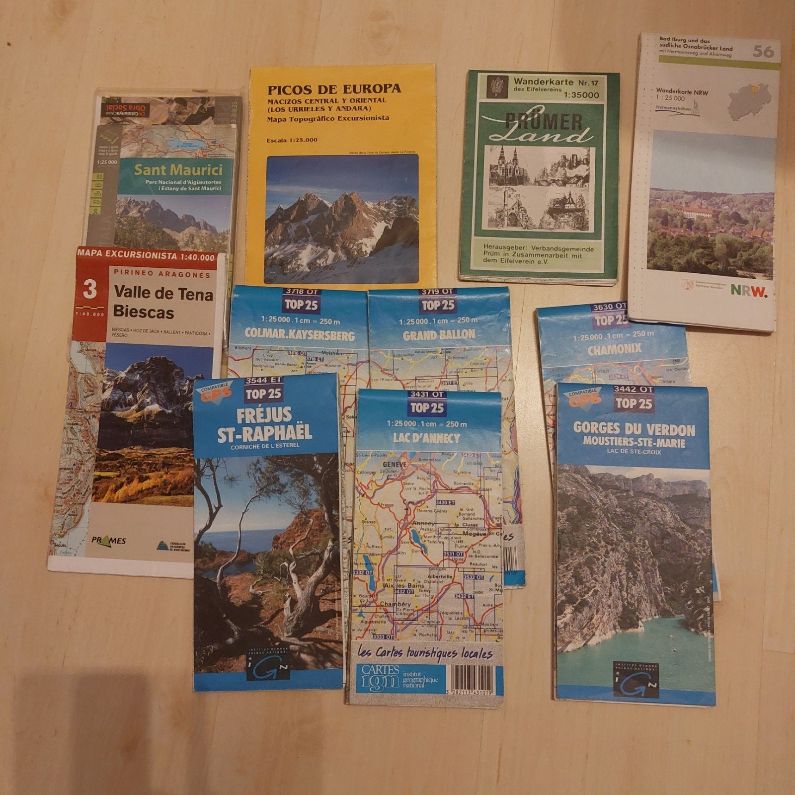 Diverse Wandelkaarten (Europa), Boeken, Reisgidsen, Europa, Ophalen of Verzenden, Reisgids of -boek, Gelezen