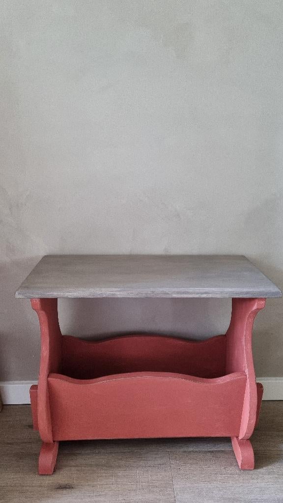 Bijzettafel / krantentafel / lectuurbak / krantenbak, Gebruikt, 55 tot 75 cm, Scandinavisch landelijk, Rechthoekig