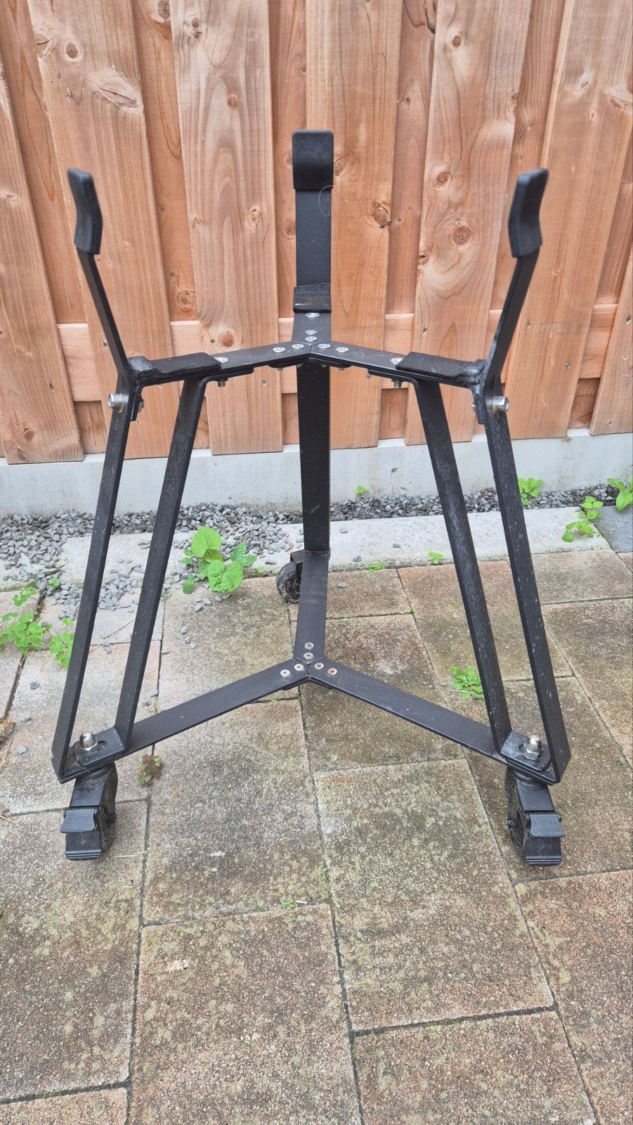 Verrijdbaar onderstel voor BBQ 16 inch, Ophalen, Gebruikt, Onbekend