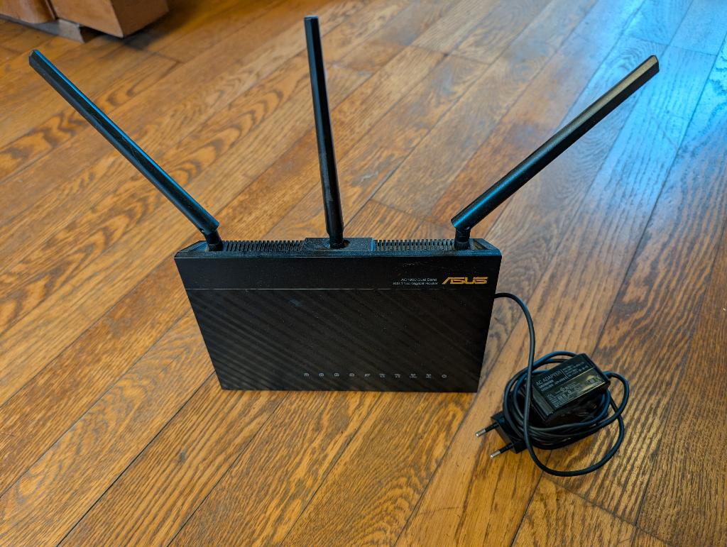 ASUS RT-AC68U router, Computers en Software, Routers en Modems, Ophalen of Verzenden, Gebruikt, Router met modem, Asus