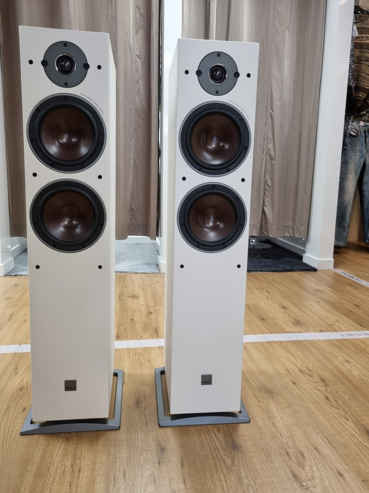 DALI OBERON 7 – zware vloerluidspreker met mooi hifi-geluid, Audio, Tv en Foto, Luidsprekers, Vloerstaande luidspreker, 120 tot 150 watt