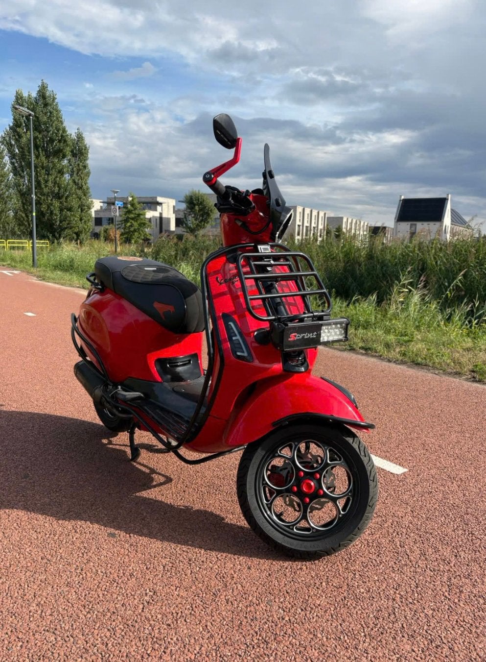 Vespa sprint rood, Ophalen, Zo goed als nieuw, Maximaal 45 km/u, Overige modellen