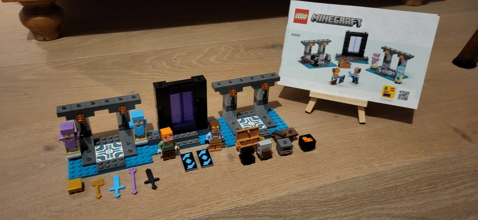 LEGO Minecraft 21252 De Wapensmidse, Compleet, Lego, Ophalen of Verzenden, Zo goed als nieuw