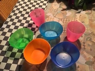 gekleurde plastic bakjes en bekers (Ikea), Huis en Inrichting, Ophalen, Gebruikt