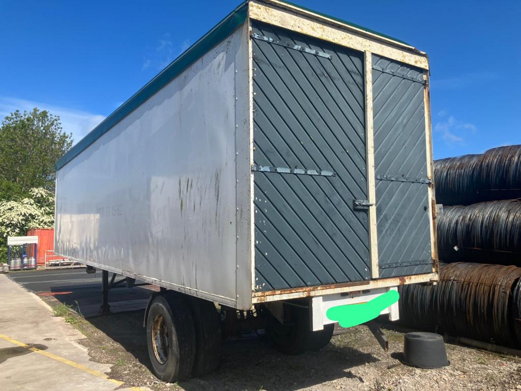Opslagtrailer 10m lang, 2.50m hoog, 2.40m breed, Ophalen
