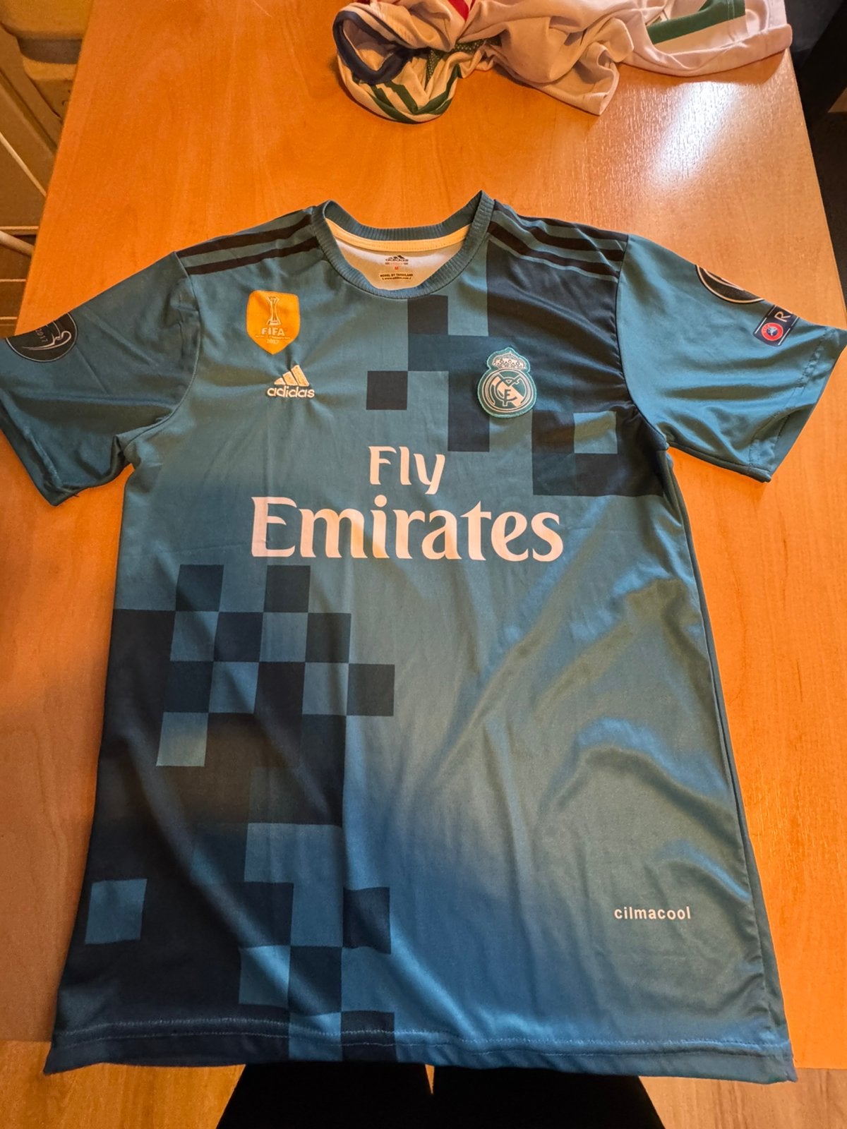 Real madrid tshirt maat M, Sport en Fitness, Maat M, Ophalen, Zo goed als nieuw, Shirt