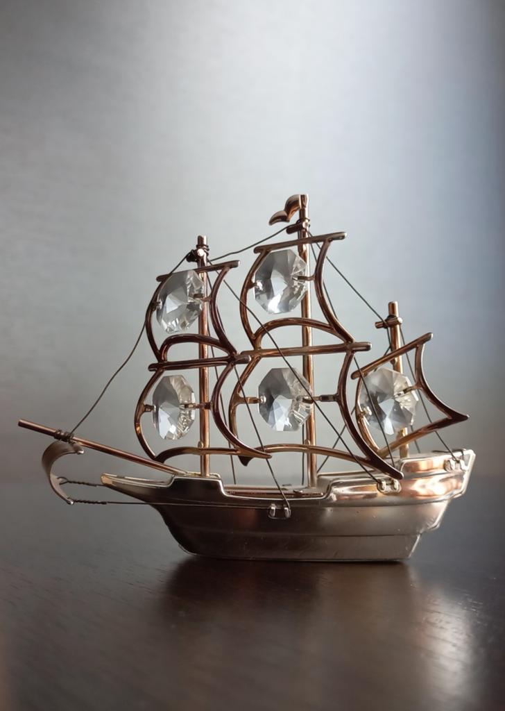 Zeldzame verzilverd zeilboot met Swarovski kristallen, Verzamelen, Swarovski, Ophalen of Verzenden, Zo goed als nieuw, Figuurtje