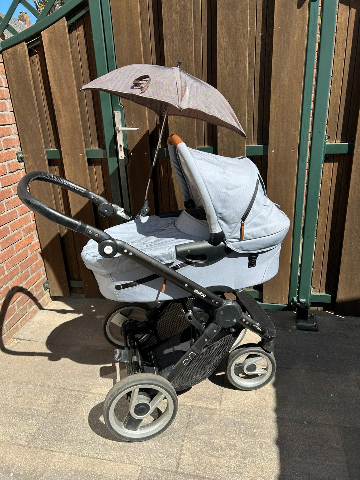 Mutsy kinderwagen, wandelwagen, maxi cosi incl accessoires, Ophalen, Zo goed als nieuw