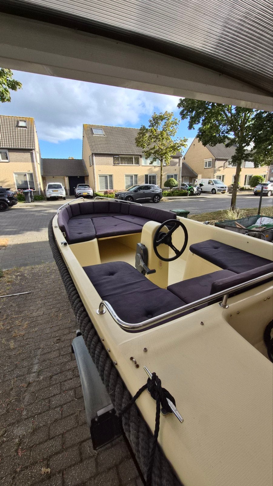 Lago Amore 420 Lounge met kanteltrailer en biminitop, Sloep, Ophalen, Biminitop