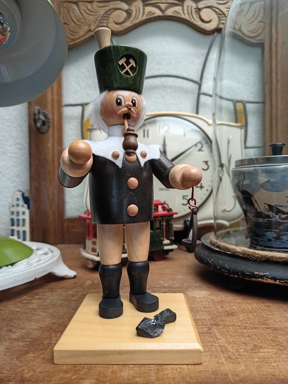 nostalgische oude houten rook mannetje uit het Erzgebergte, Ophalen, Gebruikt, Mens