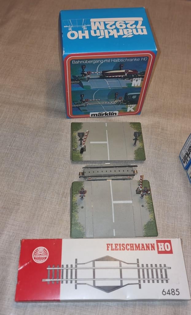 H0 spoorwegovergang Märklin 7292M en Fleischmann 6485, Hobby en Vrije tijd, Modeltreinen | H0, Ophalen of Verzenden, Gelijkstroom