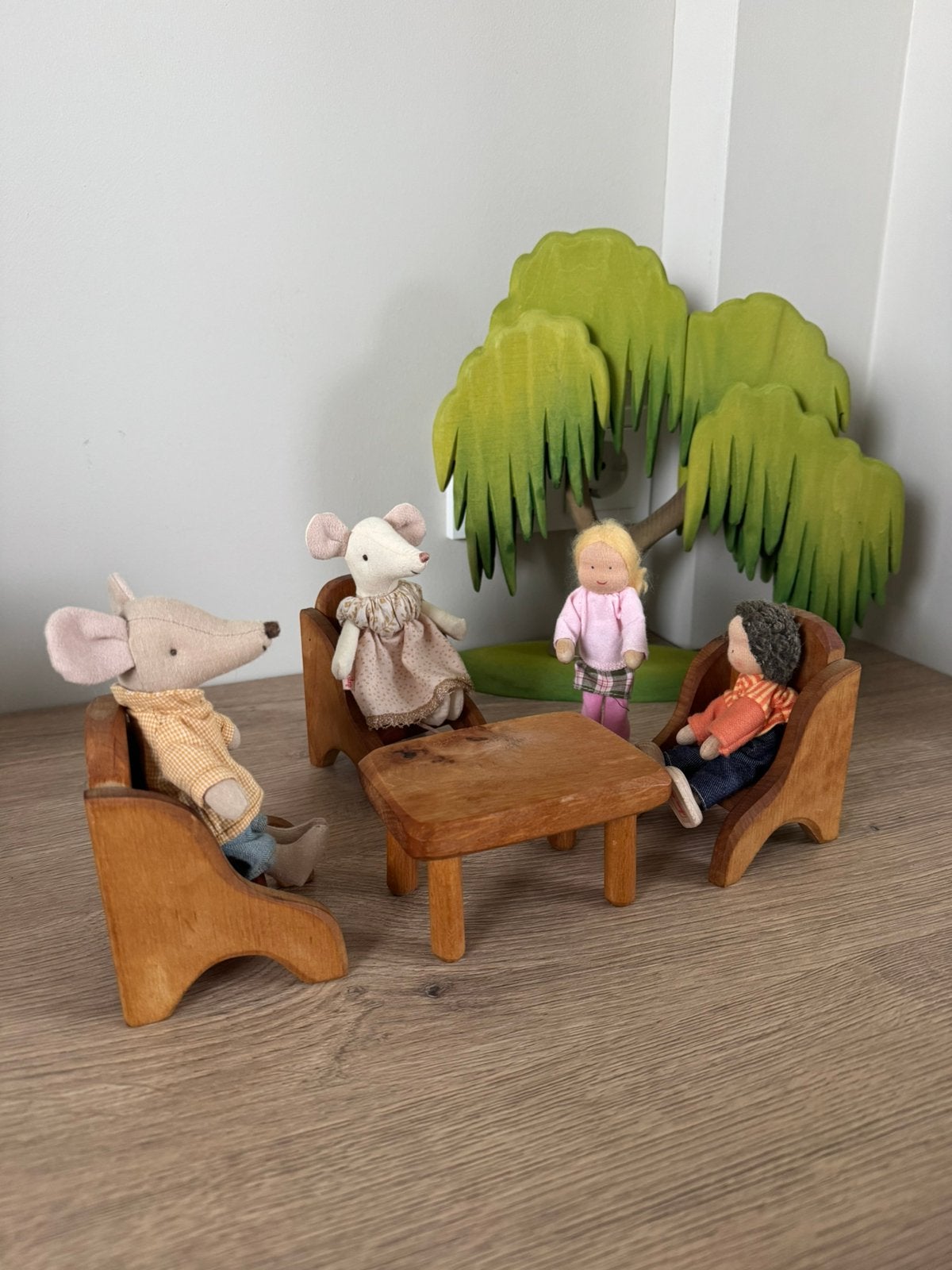 Houten poppenhuis setje 3 stoelen en tafel, Ophalen of Verzenden, Gebruikt, Overige typen